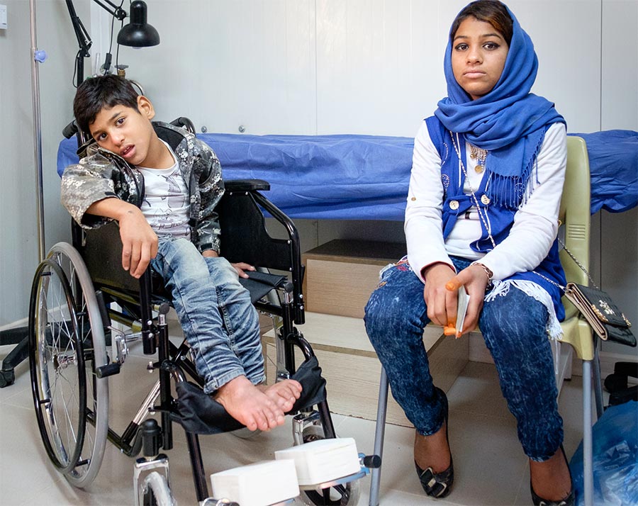 Rawad e la sorella nella nostra clinica nel campo di Ashti in Iraq