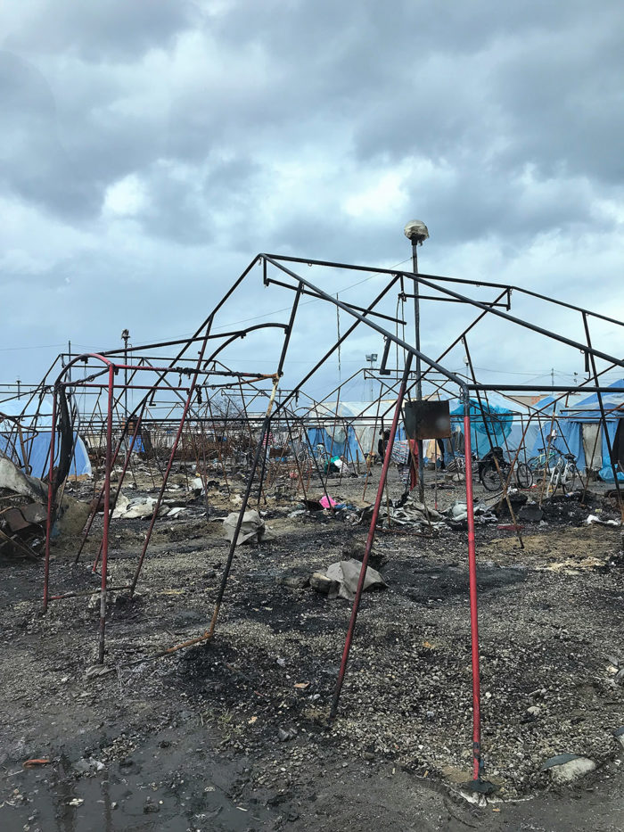 All'interno della baraccopoli di San Ferdinando dopo che è andata a fuoco