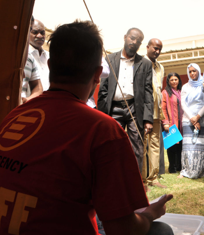 Staff di EMERGENCy durante la formazione ai medici e infermieri sudanesi