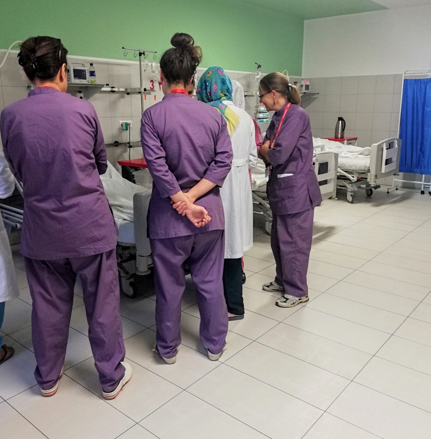 Giro di visite mattutine al Centro di maternità di EMERGENCY ad Anabah