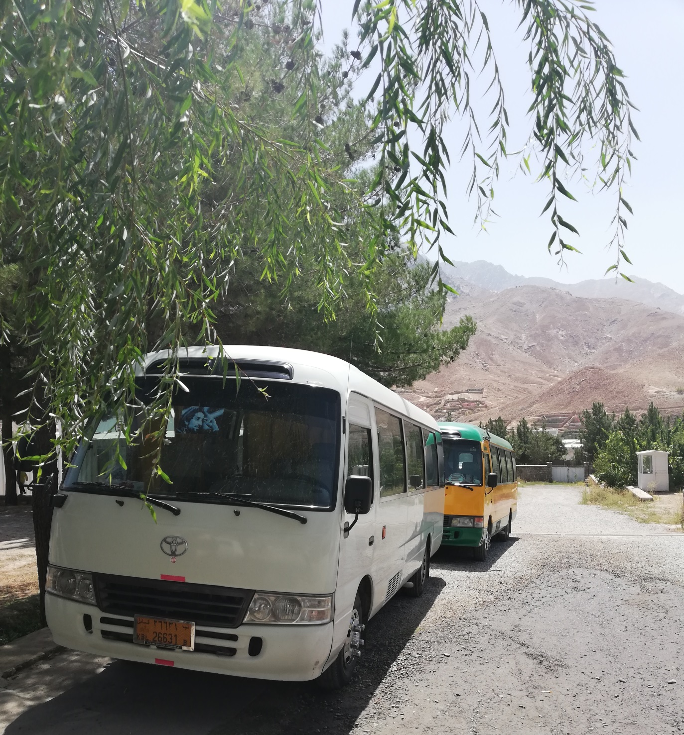 Il servizio bus attivato da EMERGENCY per il personale di Anabah