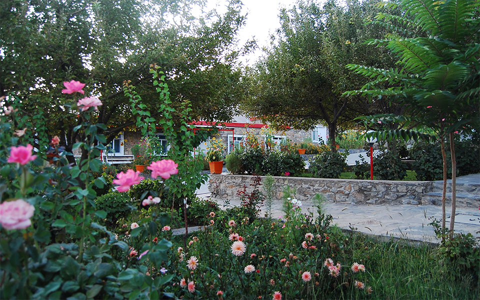 Il giardino del Centro di maternità di EMERGENCY ad Anabah, in Afghanistan